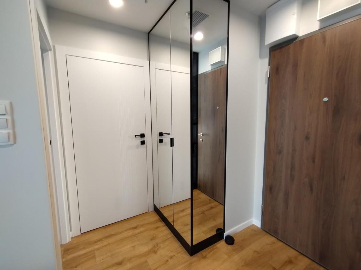 Wola Tower Deluxe Separate Bedroom With Free Garage - By Perfect Apart Warszawa Eksteriør billede